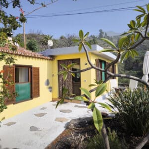 Gemütliches Zuhause mit wunderschönen Ausblicken und einer Touristenlizenz in einer sehr ruhigen Gegend